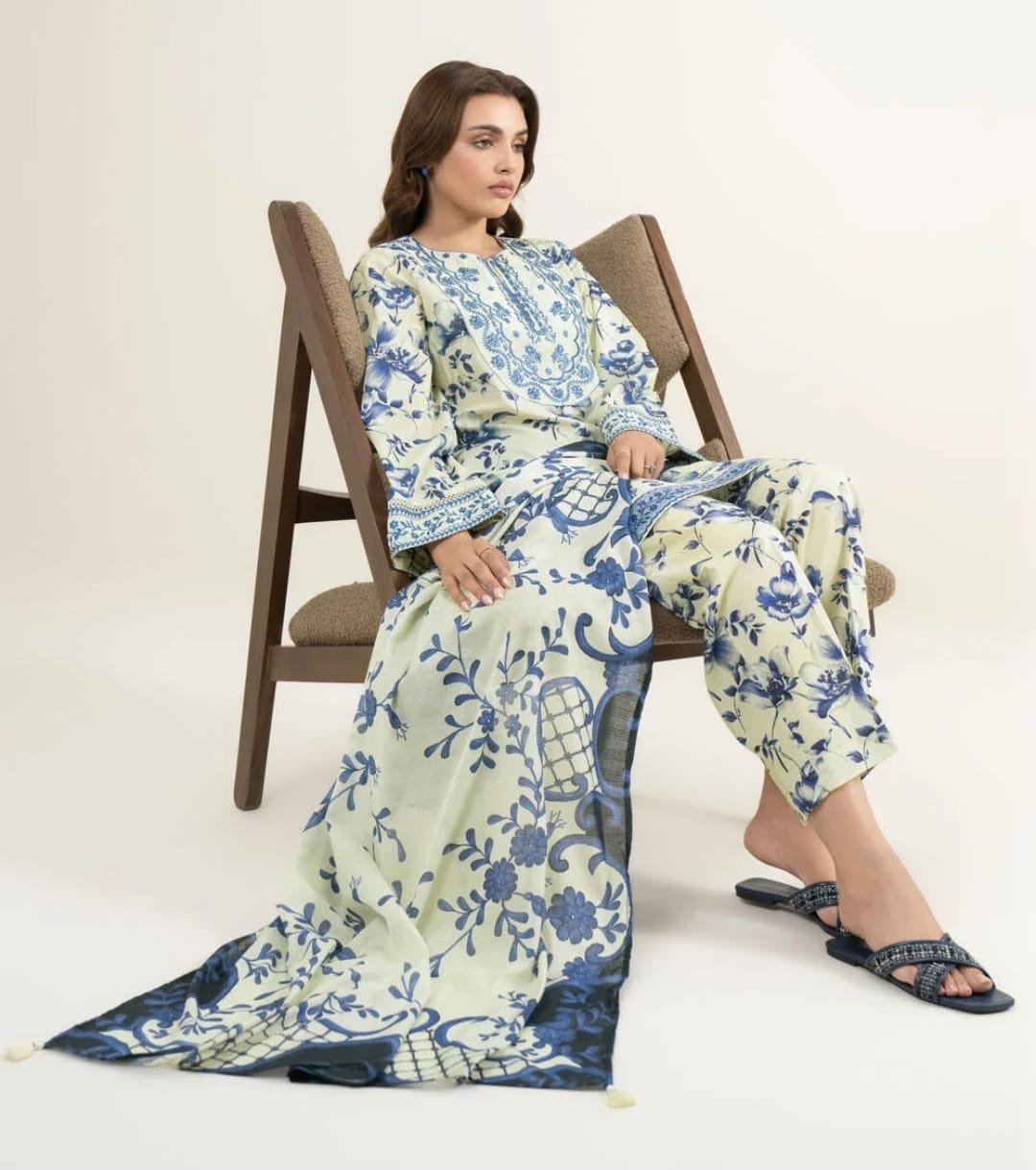 Mahveen - Sapphire 3 piece Embroidered Lawn Suit